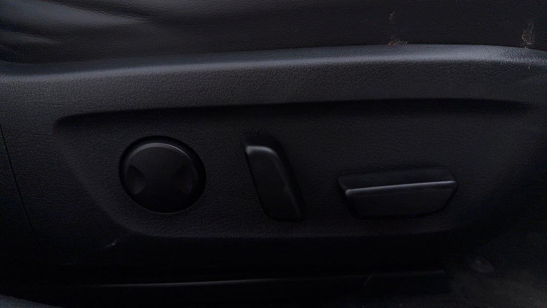 2021 Mazda 3 G25 Gt, Automatic, 57512 km, Drivers Side Adjustment Panel