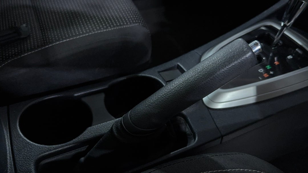 2014 Toyota Corolla Ascent Sport, Automatic, 128066 km, Handbrake