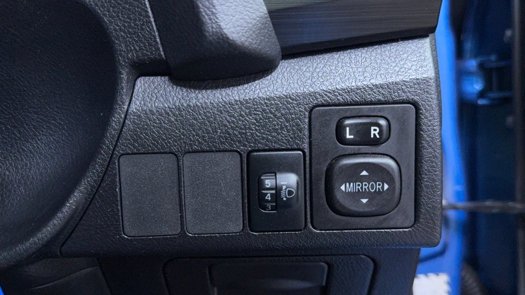 2014 Toyota Corolla Ascent Sport, Automatic, 128066 km, Utility Switches/Buttons