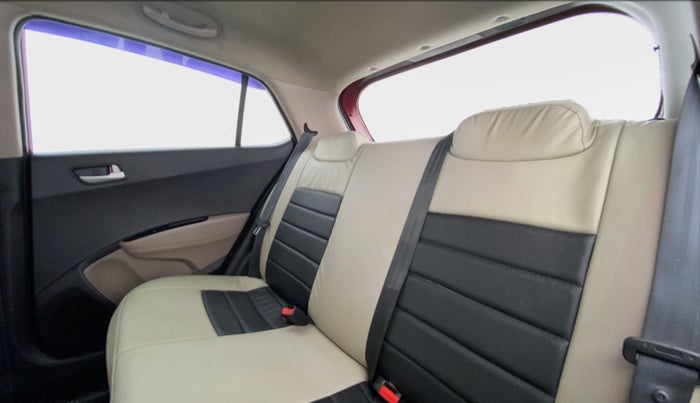 2016 Hyundai Grand i10 SPORTZ 1.2 KAPPA VTVT, Petrol, Manual, 20,590 km, Right Side Rear Door Cabin