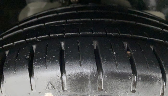 2018 Ford Figo Aspire 1.2 TITANIUM PETROL, Petrol, Manual, 14,826 km, Right Front Tyre Tread