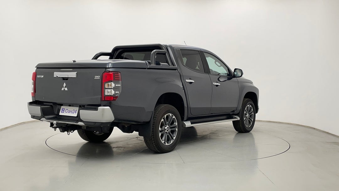 Right Back Diagonal (45- Degree) View