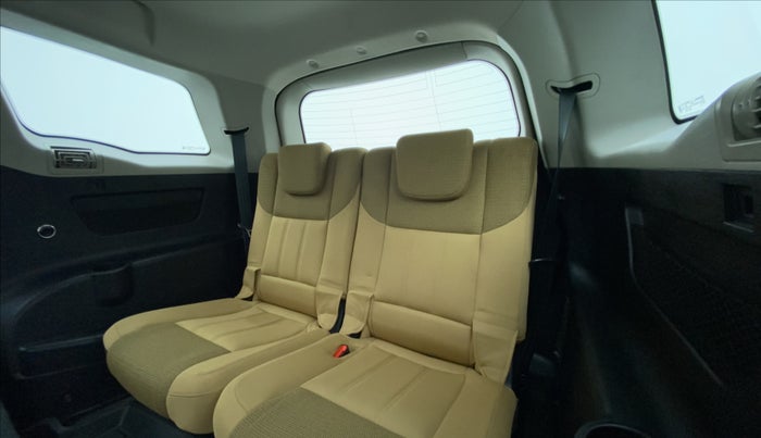 2021 Mahindra XUV500 W7 FWD, Diesel, Manual, 22,865 km, Third Seat Row ( optional )