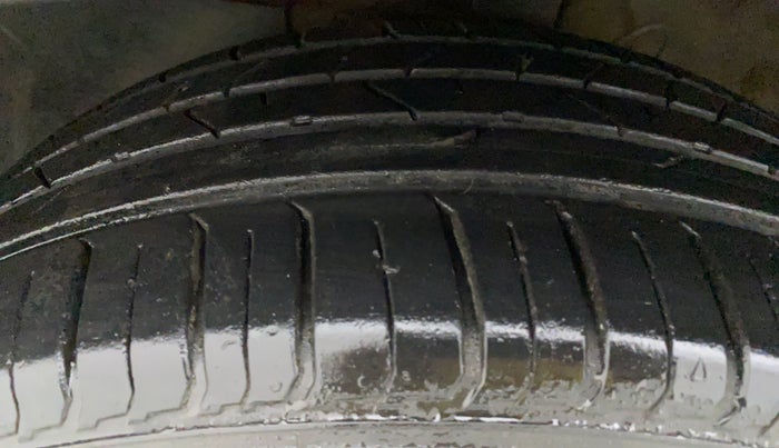 2019 Hyundai VENUE 1.0L Turbo GDI SX(O) MT, Petrol, Manual, 10,688 km, Left Front Tyre Tread