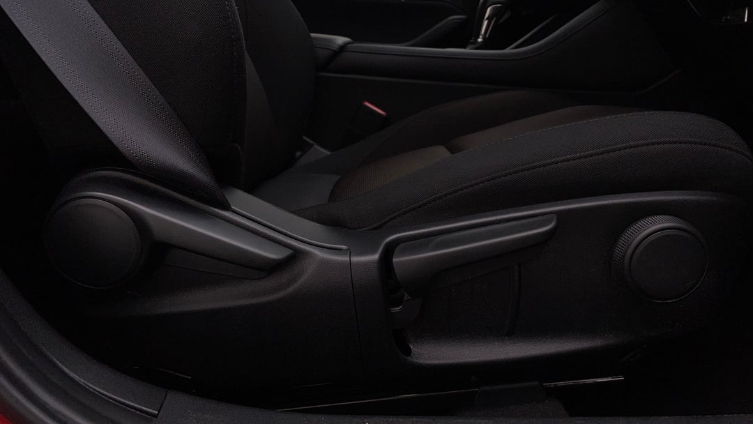 2024 Mazda 3 G20 Evolve, Automatic, 3347 km, Drivers Side Adjustment Panel