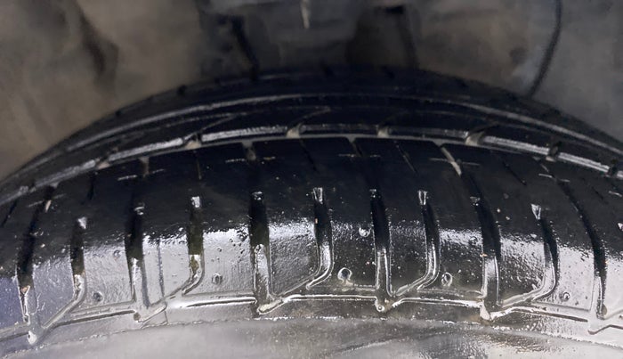 2017 Hyundai Elite i20 ASTA 1.2, Petrol, Manual, 70,414 km, Right Front Tyre Tread