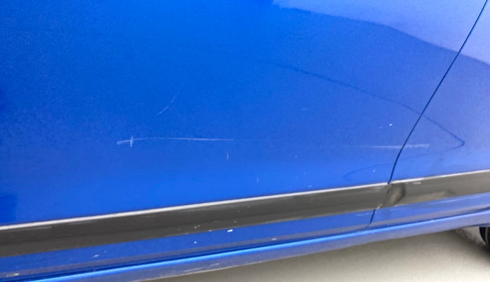 2017 Hyundai Elite i20 ASTA 1.2, Petrol, Manual, 70,414 km, Front passenger door - Minor scratches