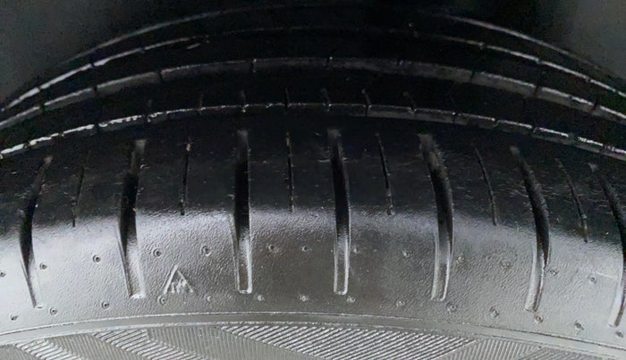 2018 Maruti Ciaz ALPHA 1.3 DDIS SHVS, Diesel, Manual, 28,533 km, Left Rear Tyre Tread