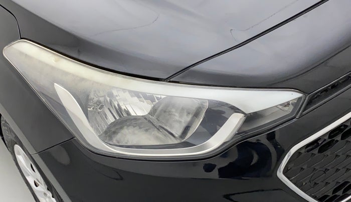 2017 Hyundai Elite i20 SPORTZ 1.4 CRDI, Diesel, Manual, 1,04,426 km, Right headlight - Minor scratches