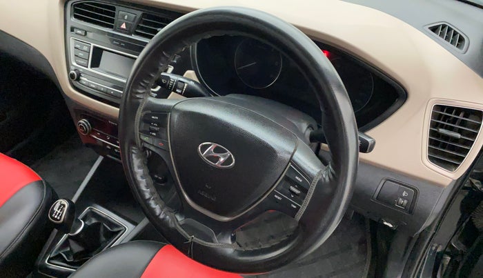2017 Hyundai Elite i20 SPORTZ 1.4 CRDI, Diesel, Manual, 1,04,426 km, Steering wheel - Steering cover is minor torn