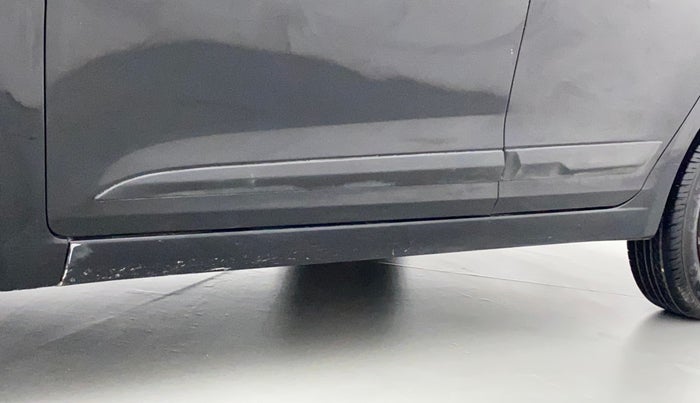 2017 Hyundai Elite i20 SPORTZ 1.4 CRDI, Diesel, Manual, 1,04,426 km, Left running board - Paint has minor damage