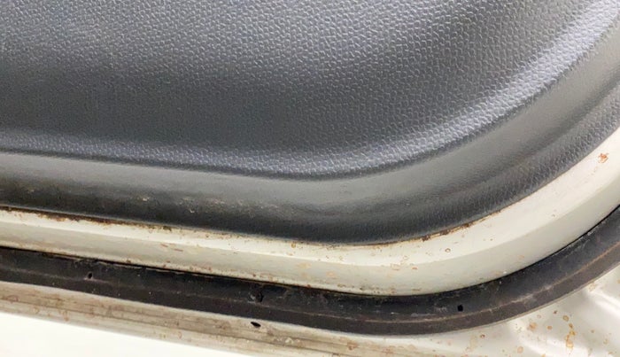 2011 Maruti Swift VXI, Petrol, Manual, 1,02,464 km, Driver-side door - Slightly rusted