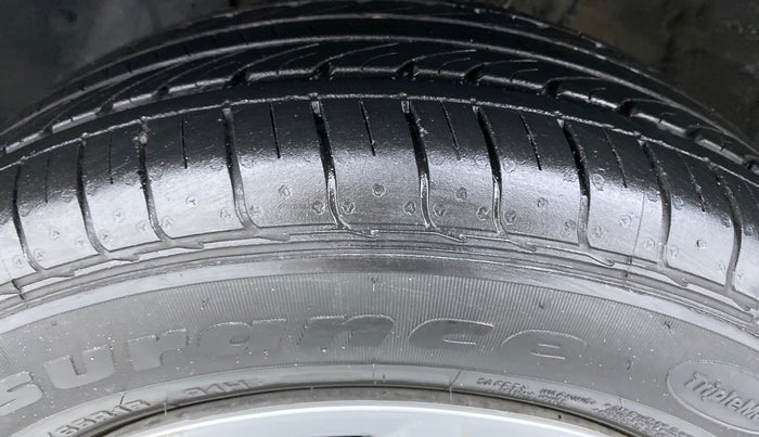 2019 Hyundai VENUE S MT 1.2 KAPPA, Petrol, Manual, 28,891 km, Left Front Tyre Tread