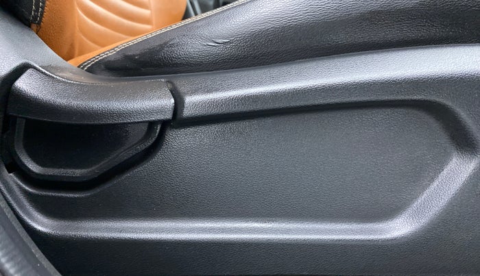 2019 Hyundai VENUE S MT 1.2 KAPPA, Petrol, Manual, 28,891 km, Driver Side Adjustment Panel