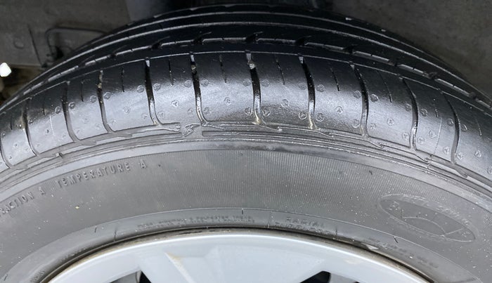 2019 Hyundai VENUE S MT 1.2 KAPPA, Petrol, Manual, 28,891 km, Right Rear Tyre Tread