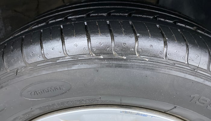 2019 Hyundai VENUE S MT 1.2 KAPPA, Petrol, Manual, 28,891 km, Right Front Tyre Tread
