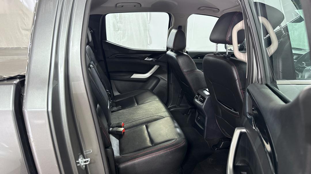 2022 LDV T60 Max Luxe (4x4), Automatic, 48019 km, Right Side Rear Door Cabin View