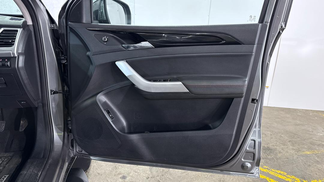 2022 LDV T60 Max Luxe (4x4), Automatic, 48019 km, Speaker View