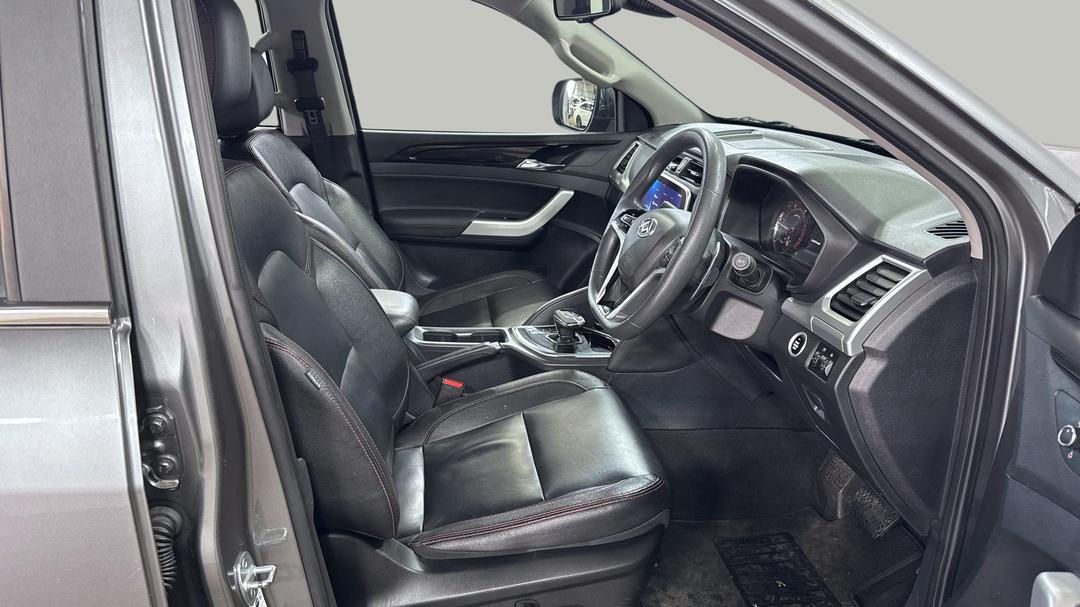 2022 LDV T60 Max Luxe (4x4), Automatic, 48019 km, Right Side Front Door Cabin View