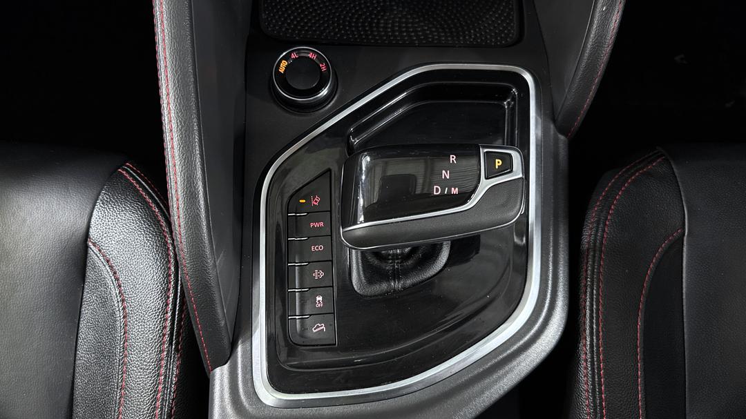 2022 LDV T60 Max Luxe (4x4), Automatic, 48019 km, Gear Lever 
