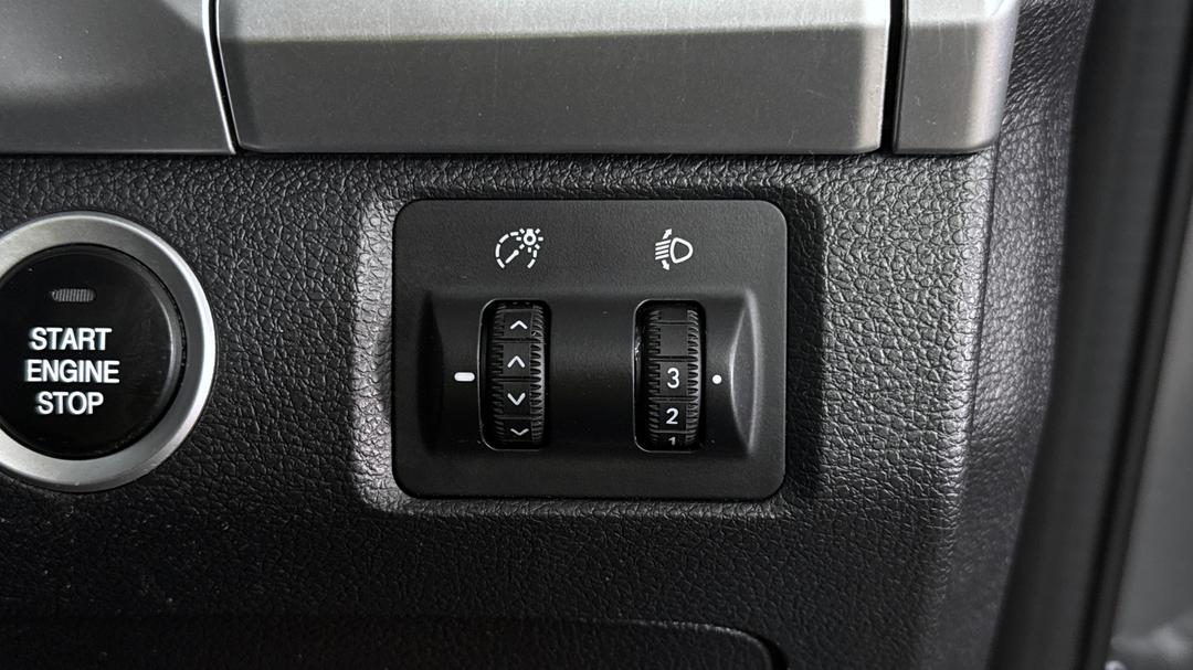 2022 LDV T60 Max Luxe (4x4), Automatic, 48019 km, Utility Switches/Buttons
