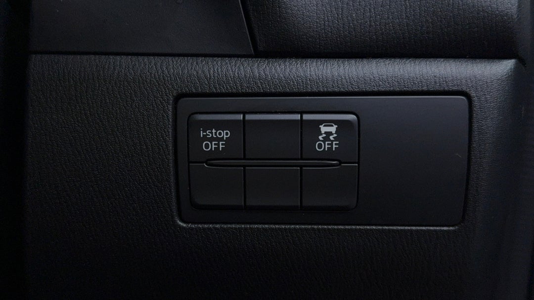 2017 Mazda 3 Sp25, Manual, 118411 km, Utility Switches/Buttons