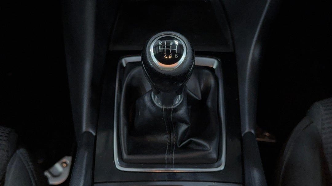2017 Mazda 3 Sp25, Manual, 118411 km, Gear Lever 