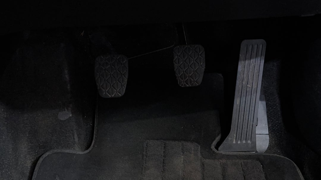 2017 Mazda 3 Sp25, Manual, 118411 km, Pedals and Footmat