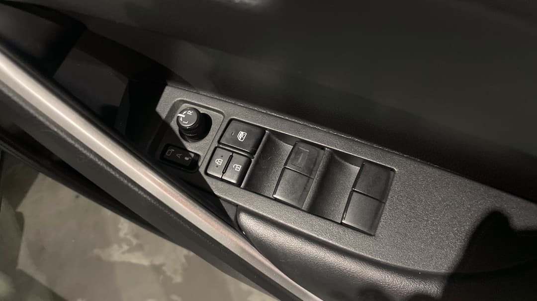2023 Toyota Corolla Cross Gx 2WD, Automatic, 39404 km, Drivers Side Door Panel Controls