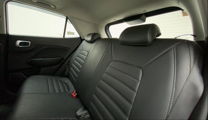 2020 Hyundai VENUE SX PLUS 1.0 TURBO DCT, Petrol, Automatic, 29,537 km, Right Side Rear Door Cabin