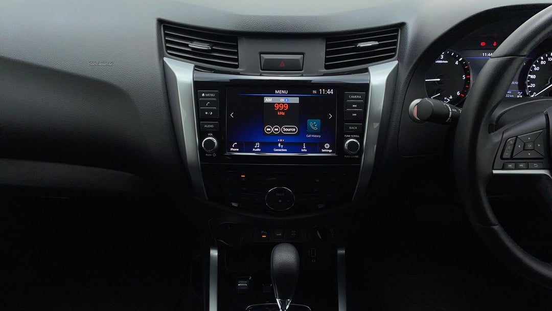 2023 Nissan Navara St-x Cb (4x4) Non-lfi, Automatic, 17317 km, Center Console