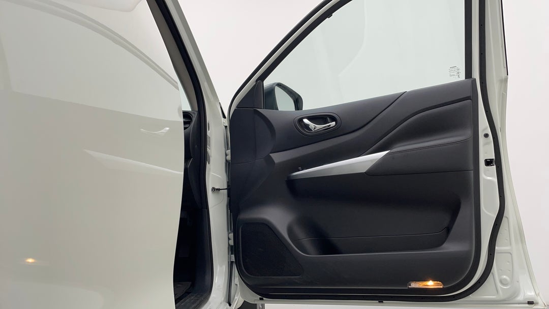 2023 Nissan Navara St-x Cb (4x4) Non-lfi, Automatic, 17317 km, Speaker View