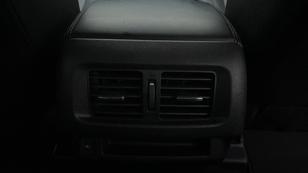 2023 Nissan Navara St-x Cb (4x4) Non-lfi, Automatic, 17317 km, Rear A/C Vent