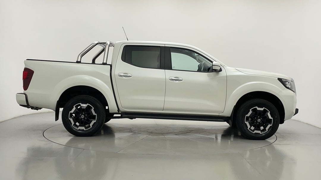 2023 Nissan Navara St-x Cb (4x4) Non-lfi, Automatic, 17317 km, Right Side View