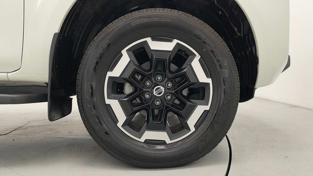 2023 Nissan Navara St-x Cb (4x4) Non-lfi, Automatic, 17317 km, Right Front Wheel