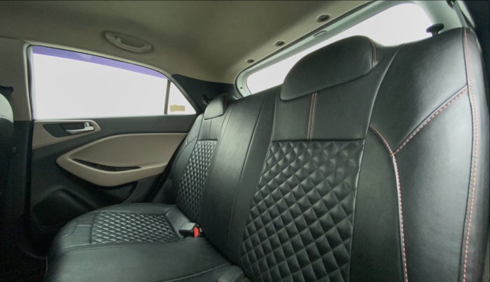 2020 Hyundai Elite i20 1.2 MAGNA PLUS VTVT, Petrol, Manual, 55,967 km, Right Side Rear Door Cabin