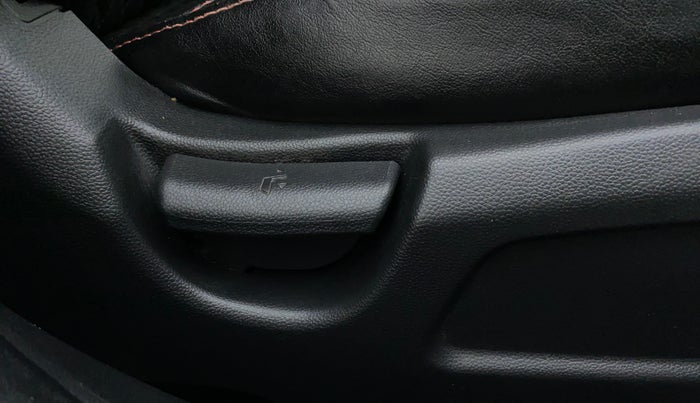 2020 Hyundai Elite i20 1.2 MAGNA PLUS VTVT, Petrol, Manual, 55,967 km, Driver Side Adjustment Panel