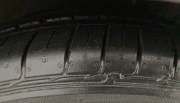 2014 Maruti Ertiga VXI CNG, CNG, Manual, 58,315 km, Right Rear Tyre Tread