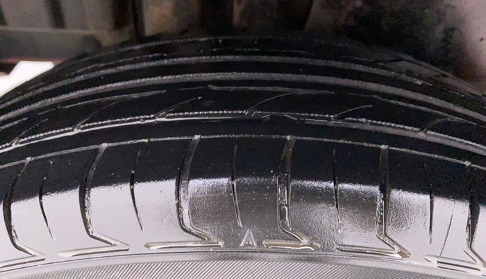2014 Maruti Swift VXI D, Petrol, Manual, 54,630 km, Right Rear Tyre Tread