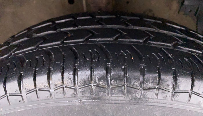 2014 Maruti Swift VXI D, Petrol, Manual, 54,630 km, Right Front Tyre Tread