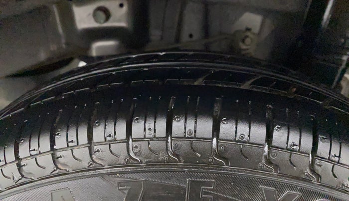 2013 Hyundai Eon ERA +, Petrol, Manual, 23,439 km, Left Rear Tyre Tread