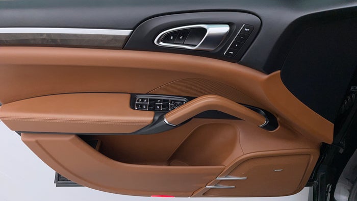 Porsche Cayenne-Driver Side Door Panels Controls