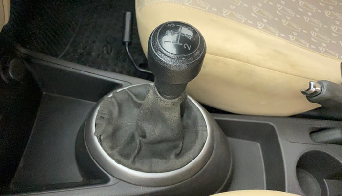 2013 Hyundai i20 MAGNA (O) 1.2, Petrol, Manual, 50,116 km, Gear lever - Boot Cover minor damage