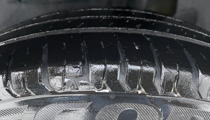 2017 Maruti Dzire VDI, Diesel, Manual, 64,788 km, Left Rear Tyre Tread