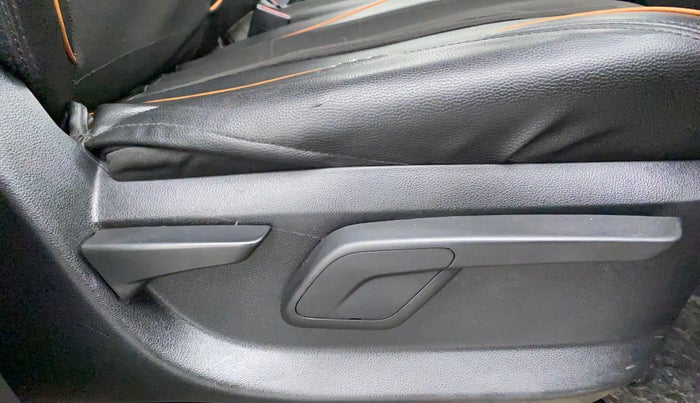2018 Mahindra KUV 100 NXT K8 P 6 STR, Petrol, Manual, 31,767 km, Driver Side Adjustment Panel