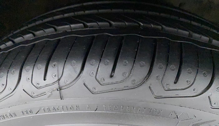 2018 Mahindra KUV 100 NXT K8 P 6 STR, Petrol, Manual, 31,767 km, Right Front Tyre Tread