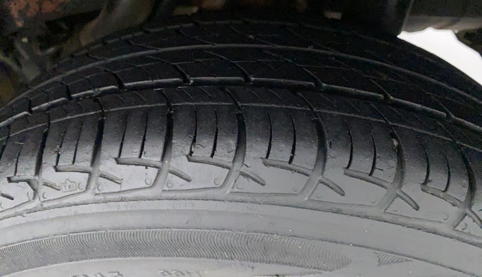 2018 Mahindra KUV 100 NXT K8 P 6 STR, Petrol, Manual, 31,767 km, Left Rear Tyre Tread