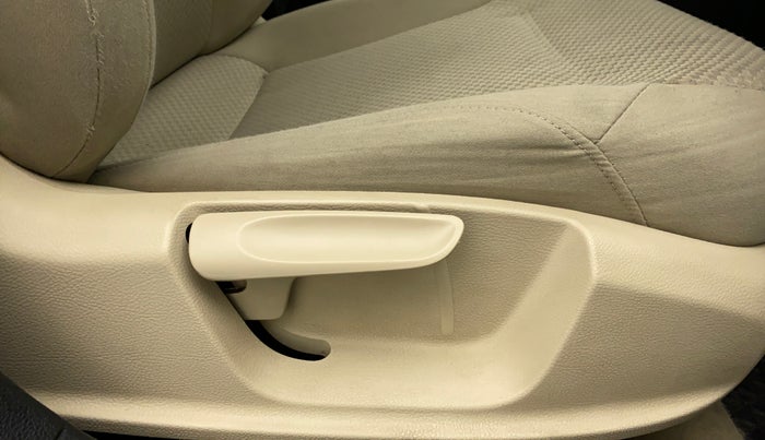 2012 Volkswagen Jetta TRENDLINE 1.4 TSI MT, Petrol, Manual, 33,860 km, Driver Side Adjustment Panel