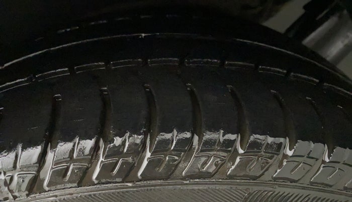2012 Volkswagen Jetta TRENDLINE 1.4 TSI MT, Petrol, Manual, 33,860 km, Left Rear Tyre Tread