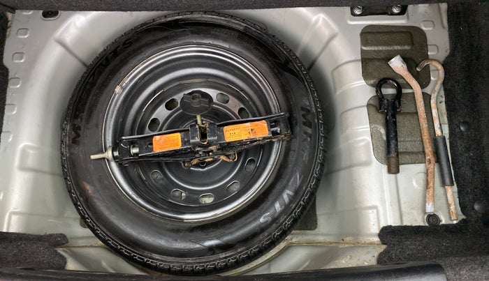 2016 Mahindra Kuv100 K8 D 5 STR, Diesel, Manual, 62,404 km, Spare Tyre